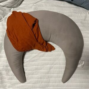 Snuggle Me Organic Feeding Pillow